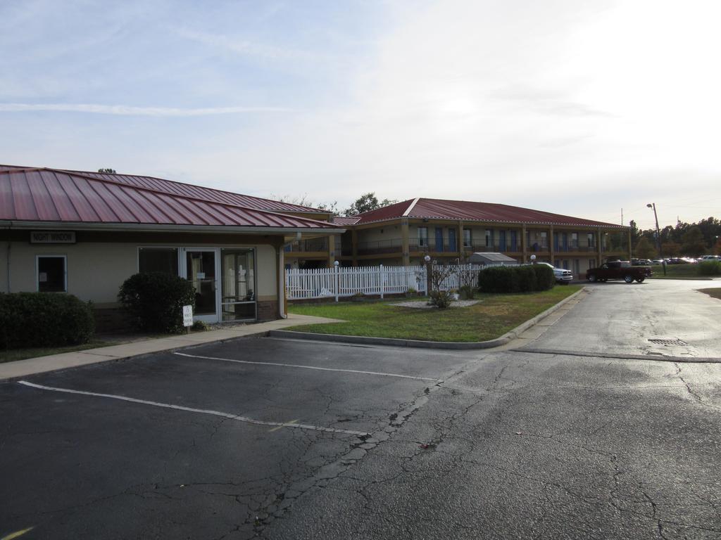 Days Inn By Wyndham Augusta Wheeler Road Екстер'єр фото
