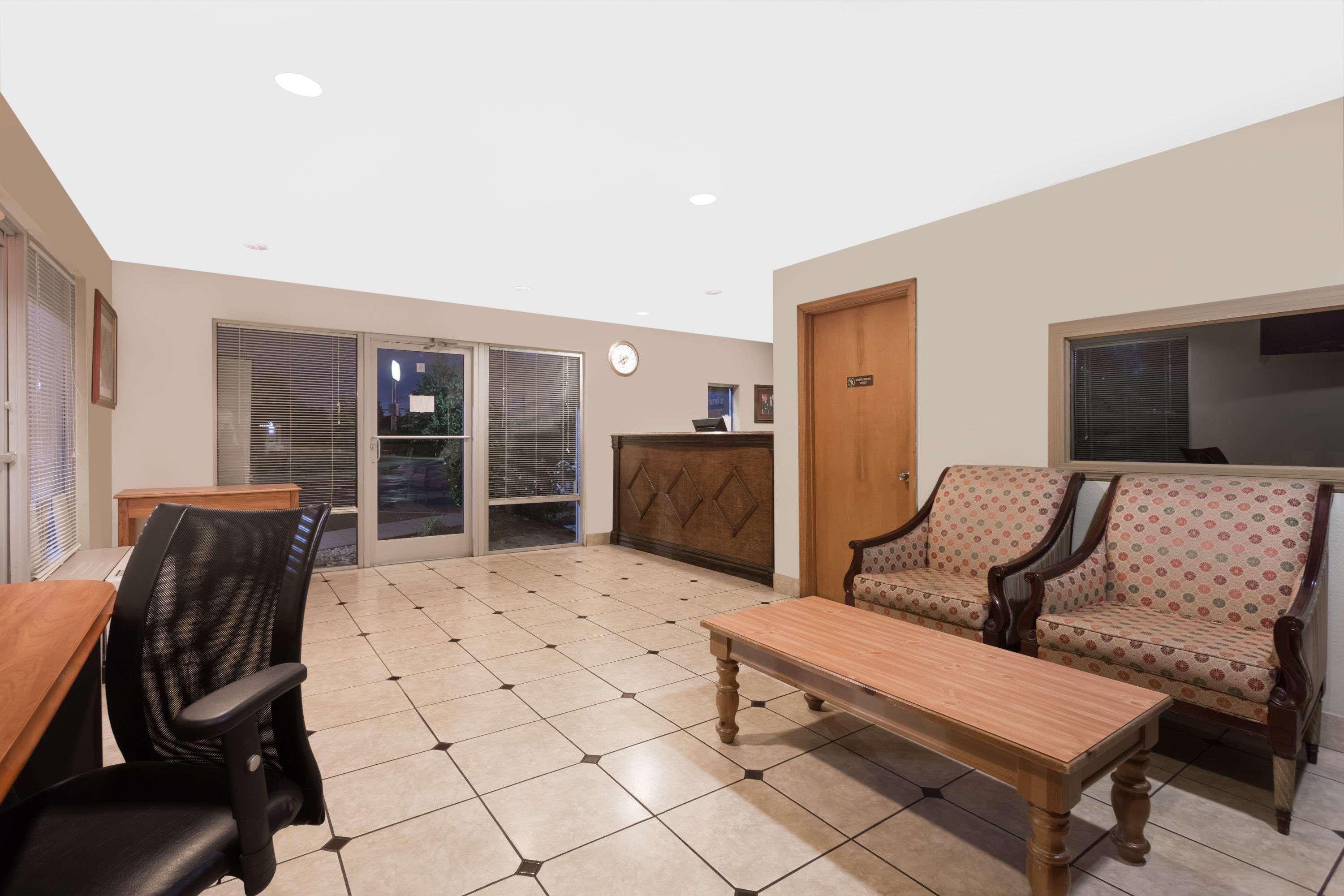 Days Inn By Wyndham Augusta Wheeler Road Екстер'єр фото