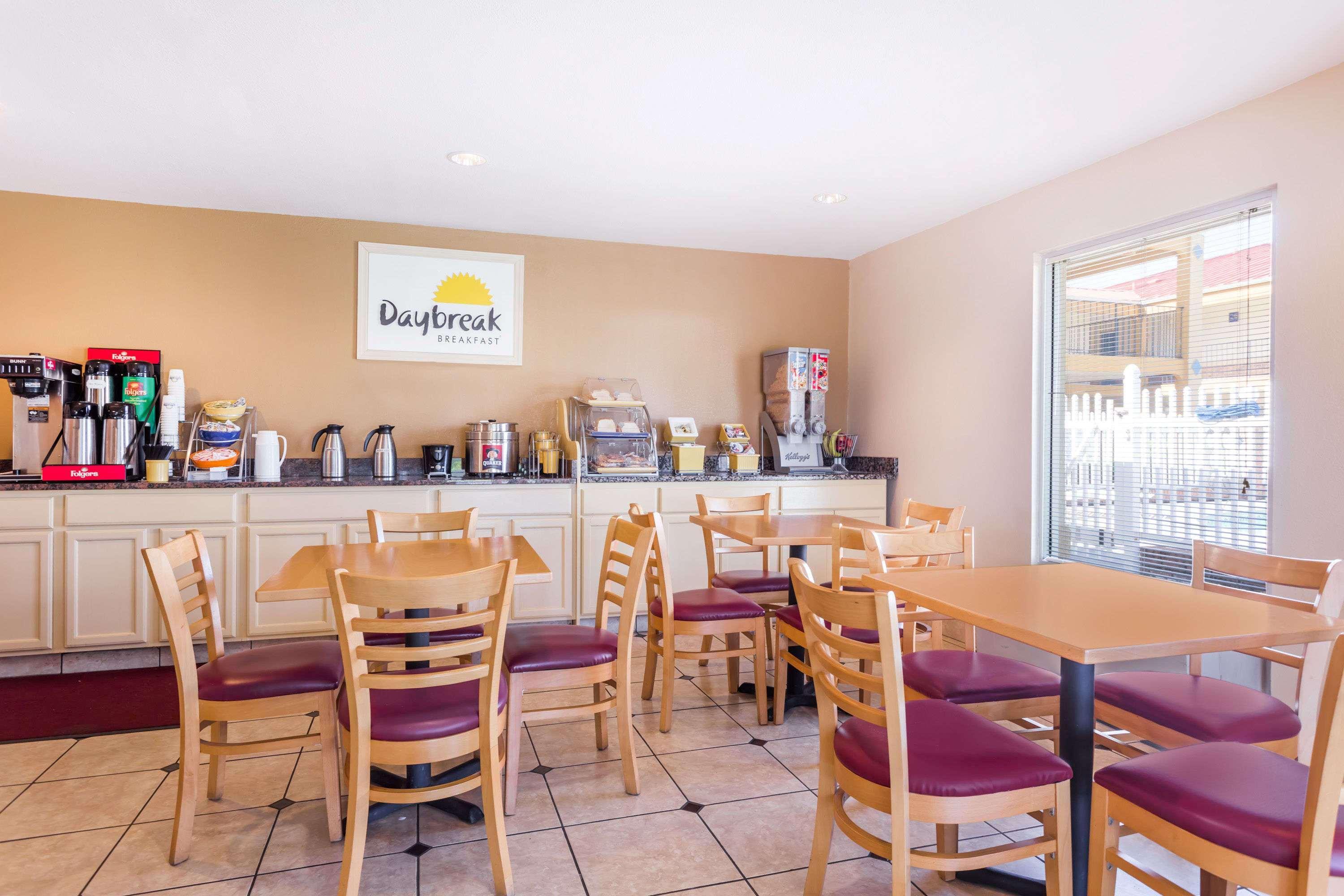 Days Inn By Wyndham Augusta Wheeler Road Екстер'єр фото