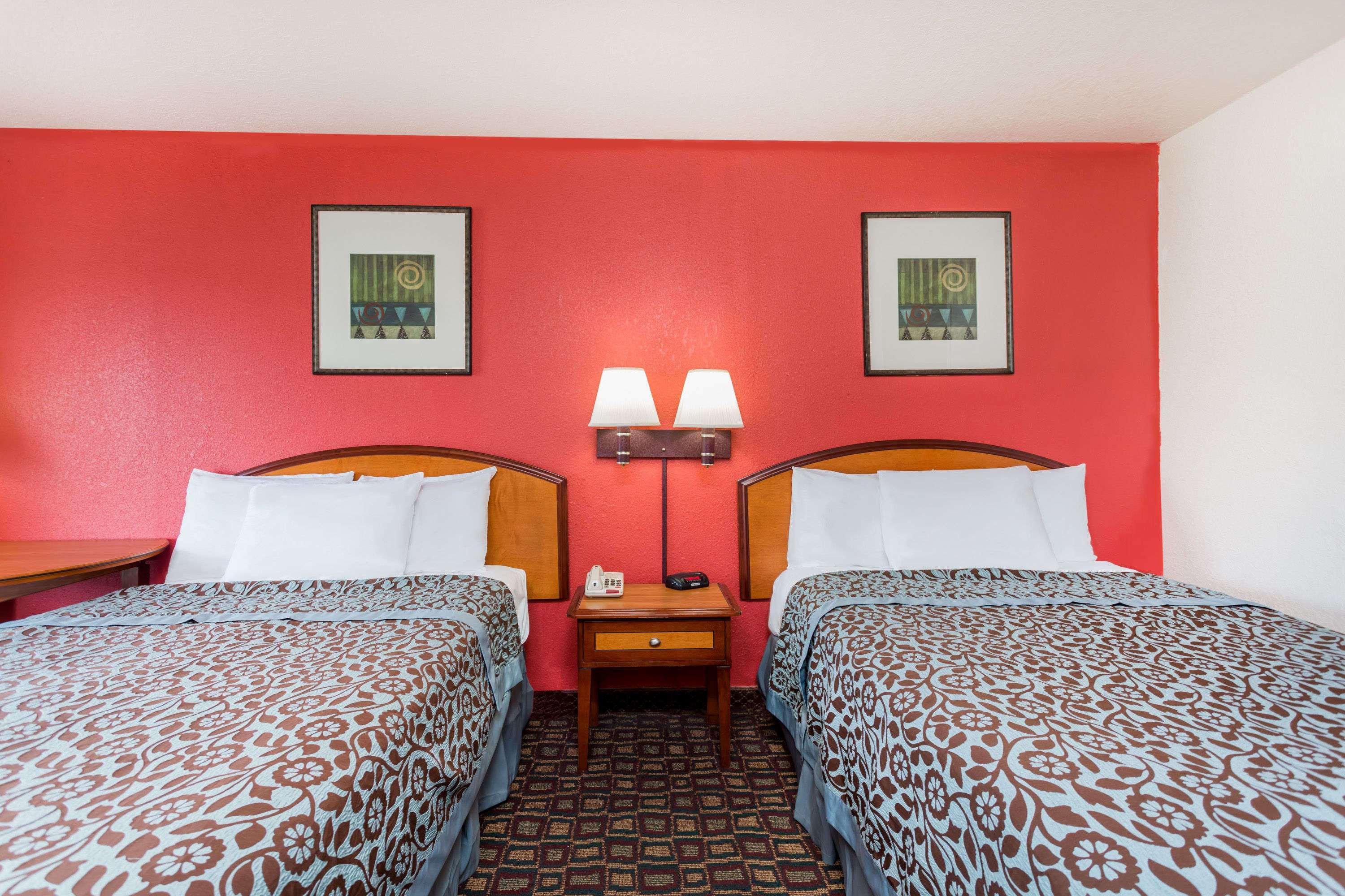 Days Inn By Wyndham Augusta Wheeler Road Екстер'єр фото
