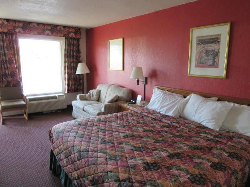 Days Inn By Wyndham Augusta Wheeler Road Екстер'єр фото