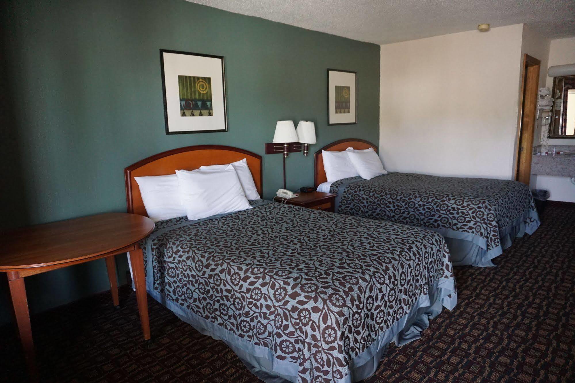 Days Inn By Wyndham Augusta Wheeler Road Екстер'єр фото