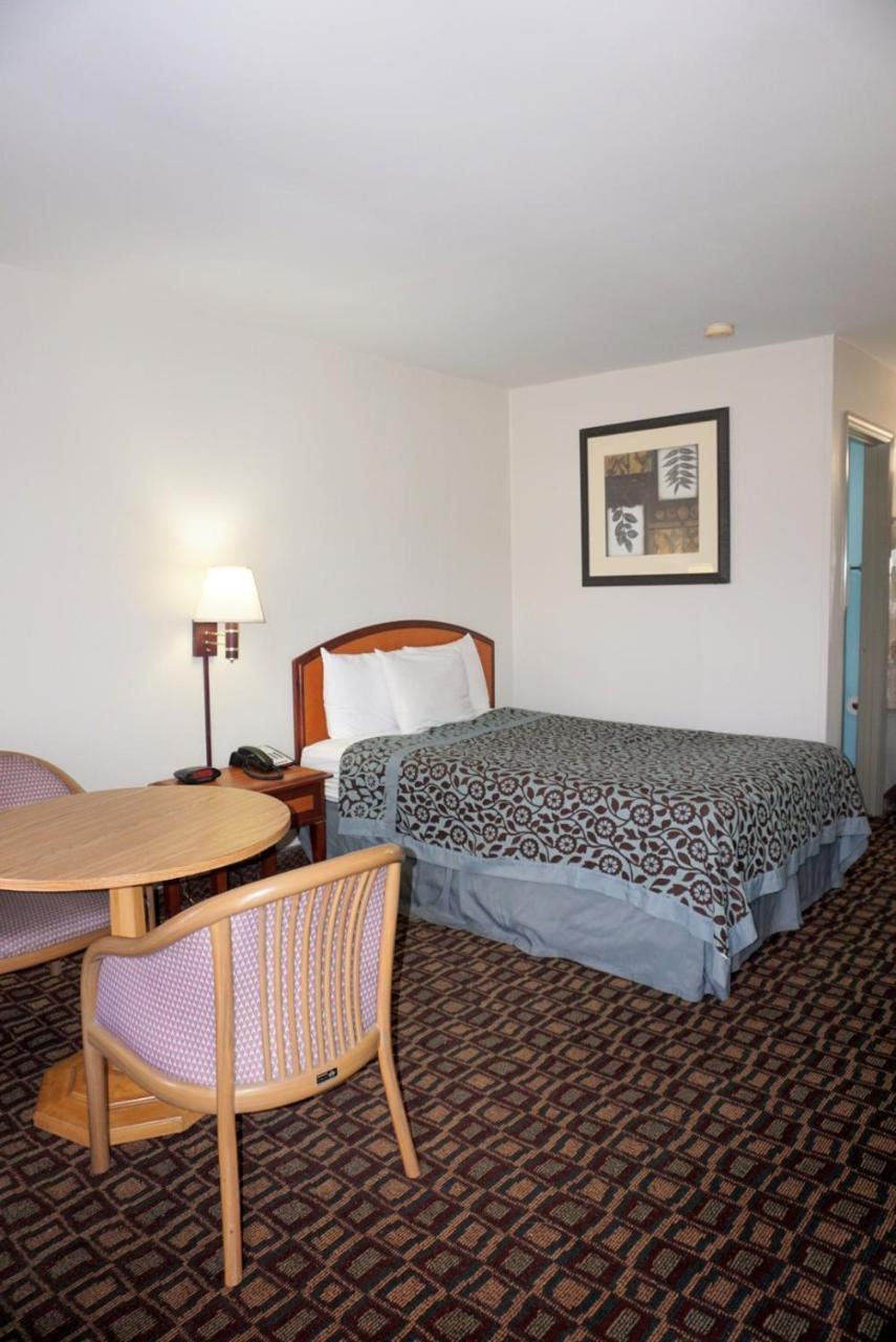 Days Inn By Wyndham Augusta Wheeler Road Екстер'єр фото