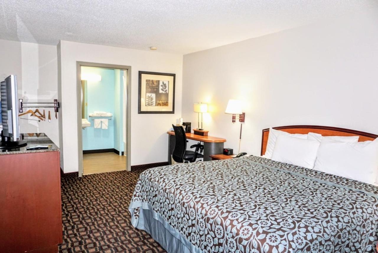 Days Inn By Wyndham Augusta Wheeler Road Екстер'єр фото