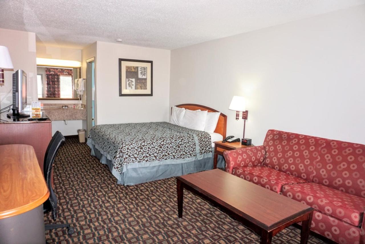 Days Inn By Wyndham Augusta Wheeler Road Екстер'єр фото